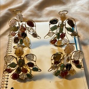 Angel figurines made of wire and stones